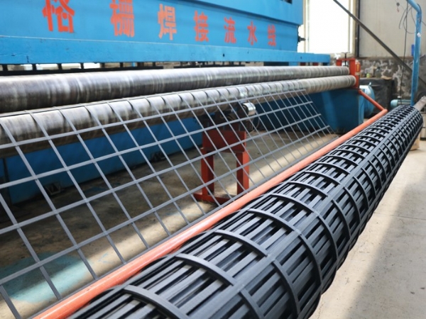 Steel plastic geogrid